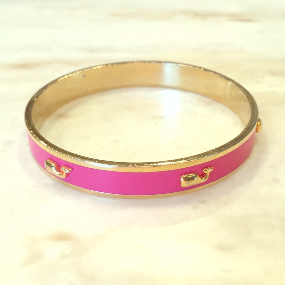 Vineyard Vines raised icon whale bangle